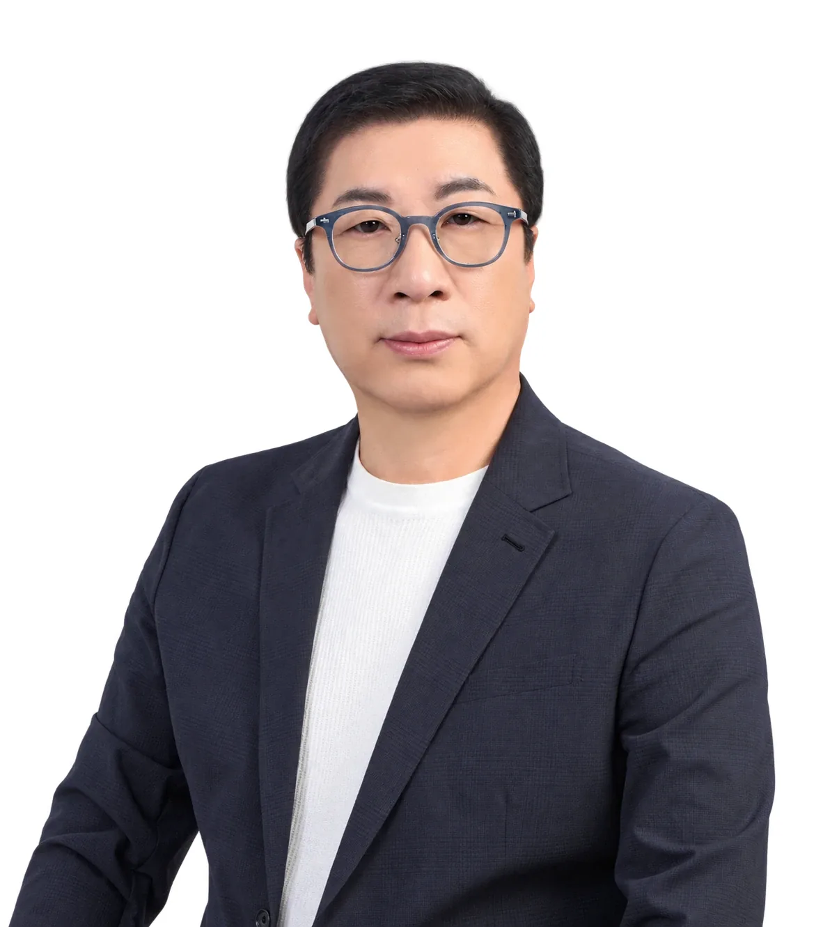 네이비 재킷에 흰 티셔츠를 입은 맥가이버 탐정사무소 대표탐정 박민호
